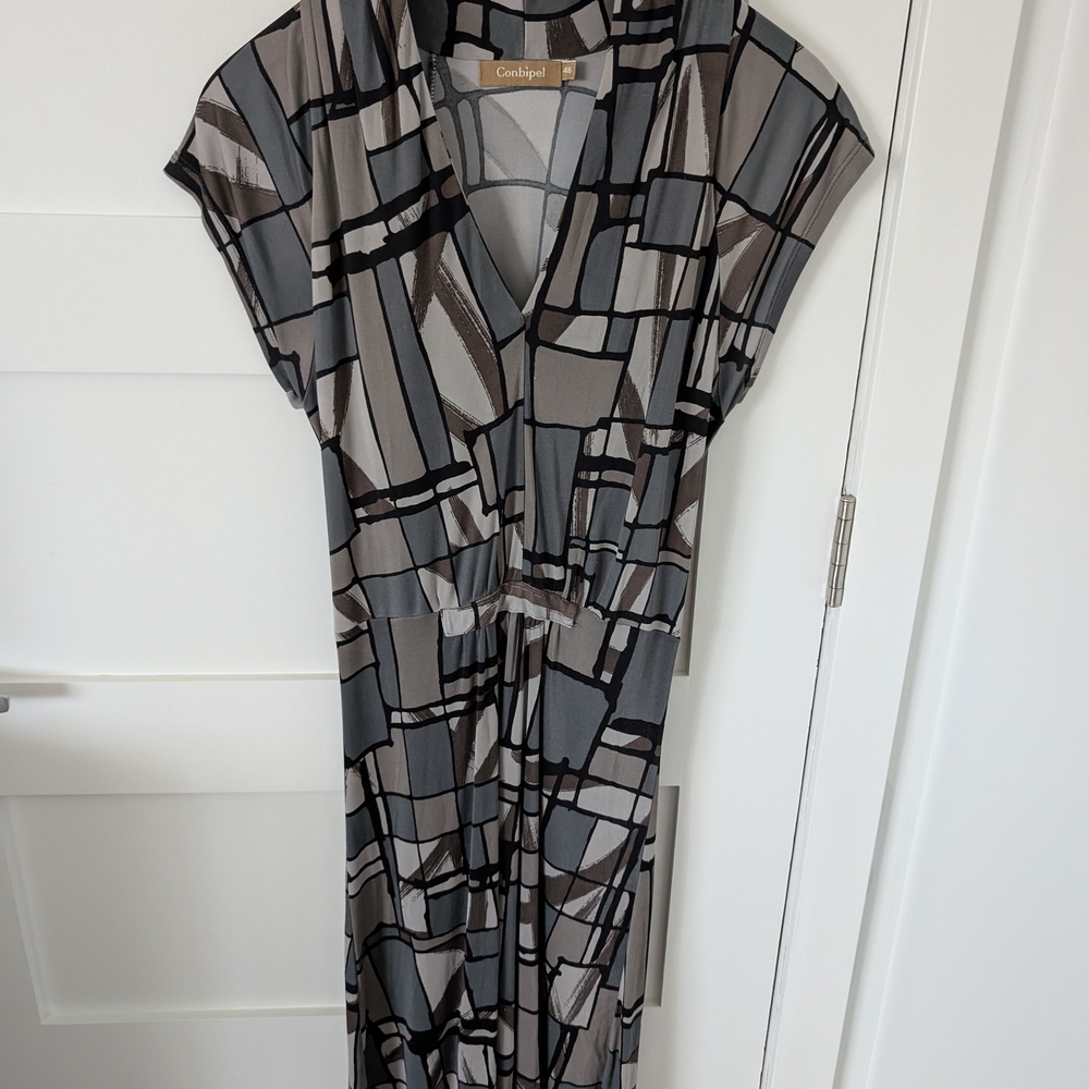 Dress Creek Abstract Black, tan and Gray Dress.  Above The Knee.  Very Stretchy
